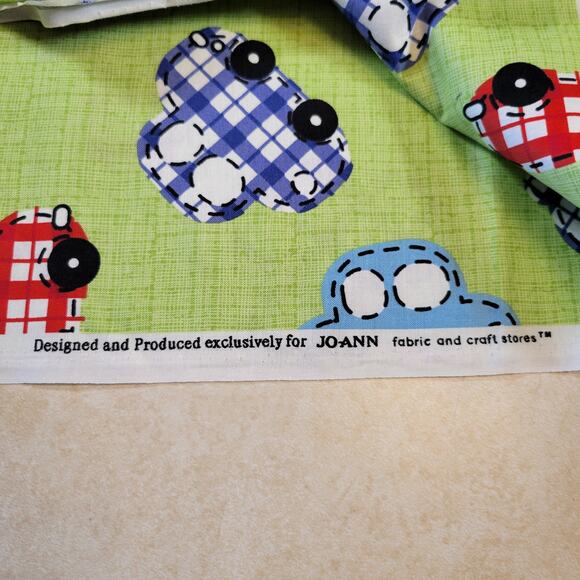 Cotton Fabric Plaid Cars Green Background Kids Quilt 51" x 44" Joann Blue Red - Picture 4 of 6